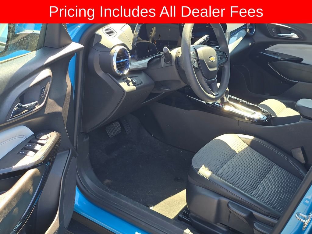 Used 2025 Chevrolet Trax LT FWD image 9