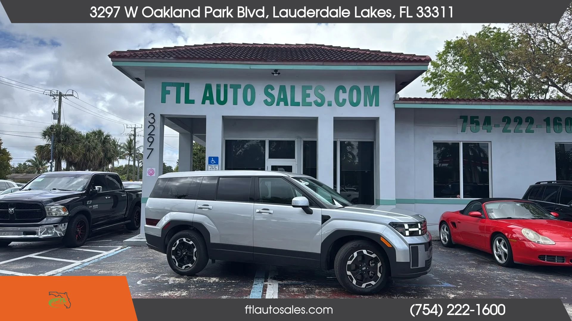 Used 2025 Hyundai Santa Fe SE FWD image 1