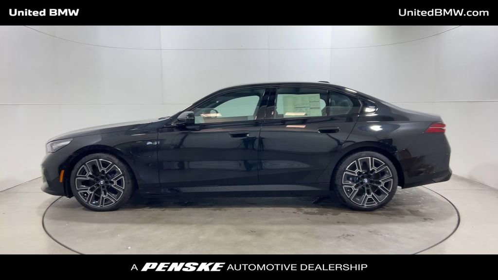 New 2026 BMW 550e xDrive w/ Premium Package image 5