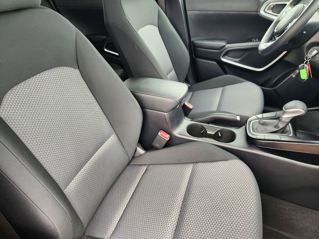 Certified 2025 Kia Soul LX FWD image 21