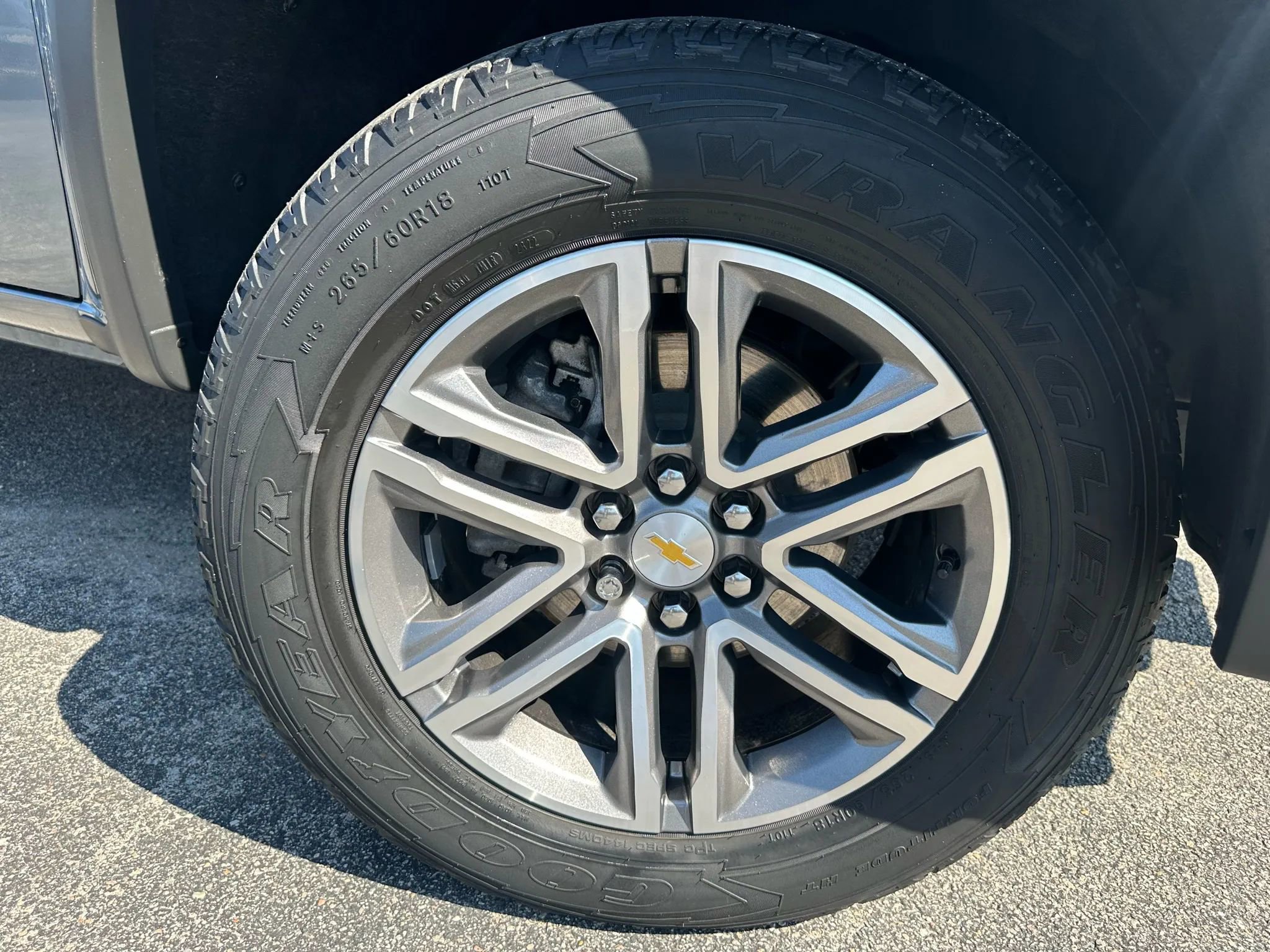 Used 2022 Chevrolet Colorado LT w/ Luxury Package image 37