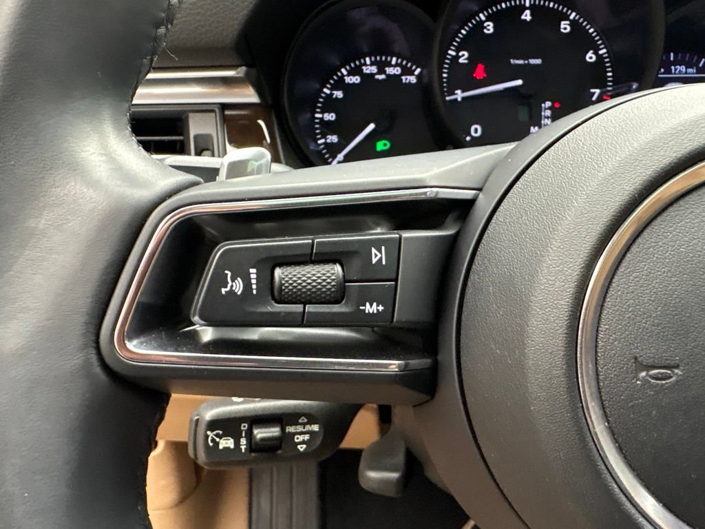 Certified 2024 Porsche Macan AWD/4WD image 37