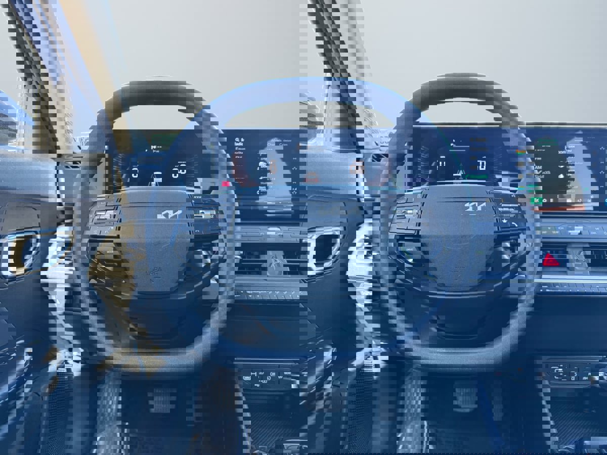 Used 2025 Kia K4 LXS image 11