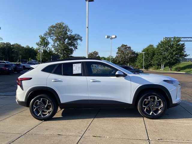 Used 2025 Chevrolet Trax LT w/ LT Convenience Package FWD image 12