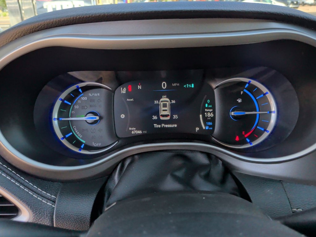 Used 2023 Chrysler Pacifica Touring-L FWD image 19