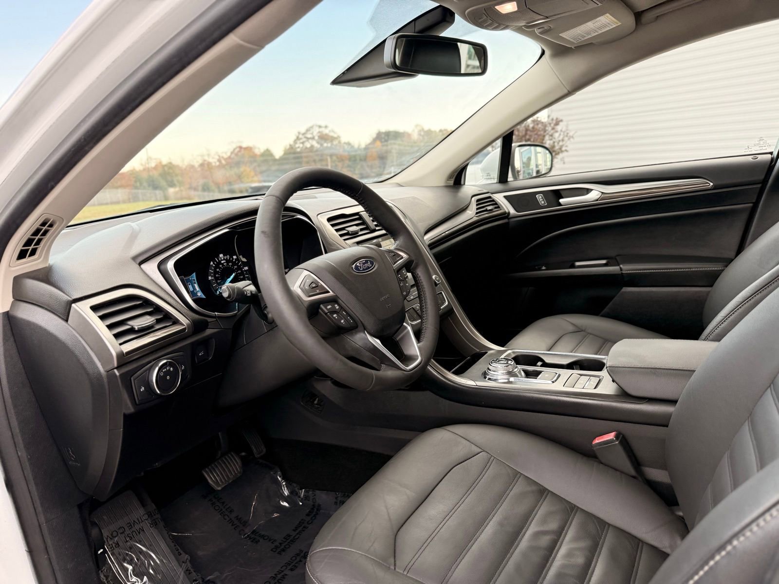 Used 2017 Ford Fusion SE w/ Equipment Group 602A FWD image 11