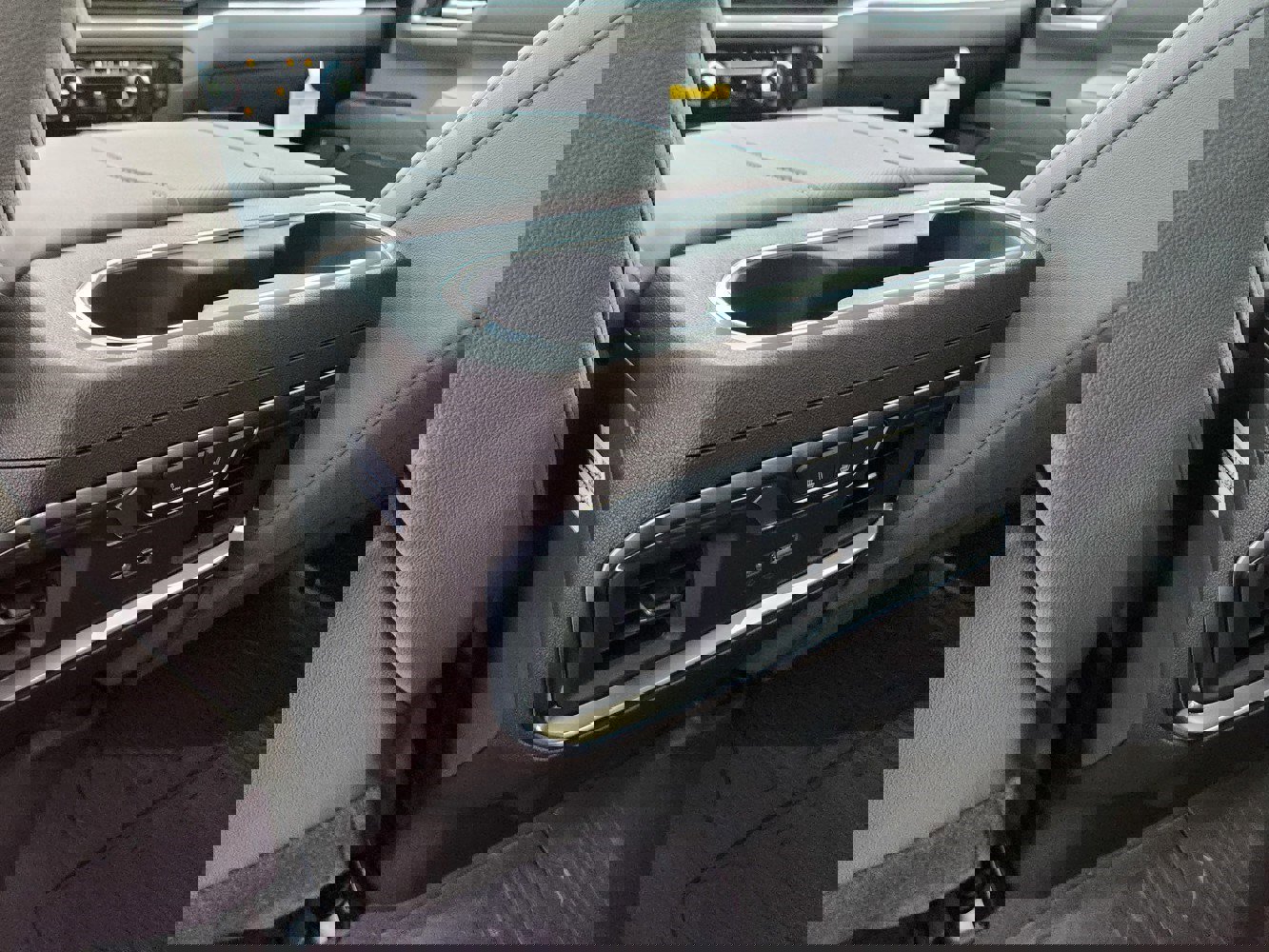 New 2026 GMC Sierra 2500 SLT w/ Max Trailering Package image 21