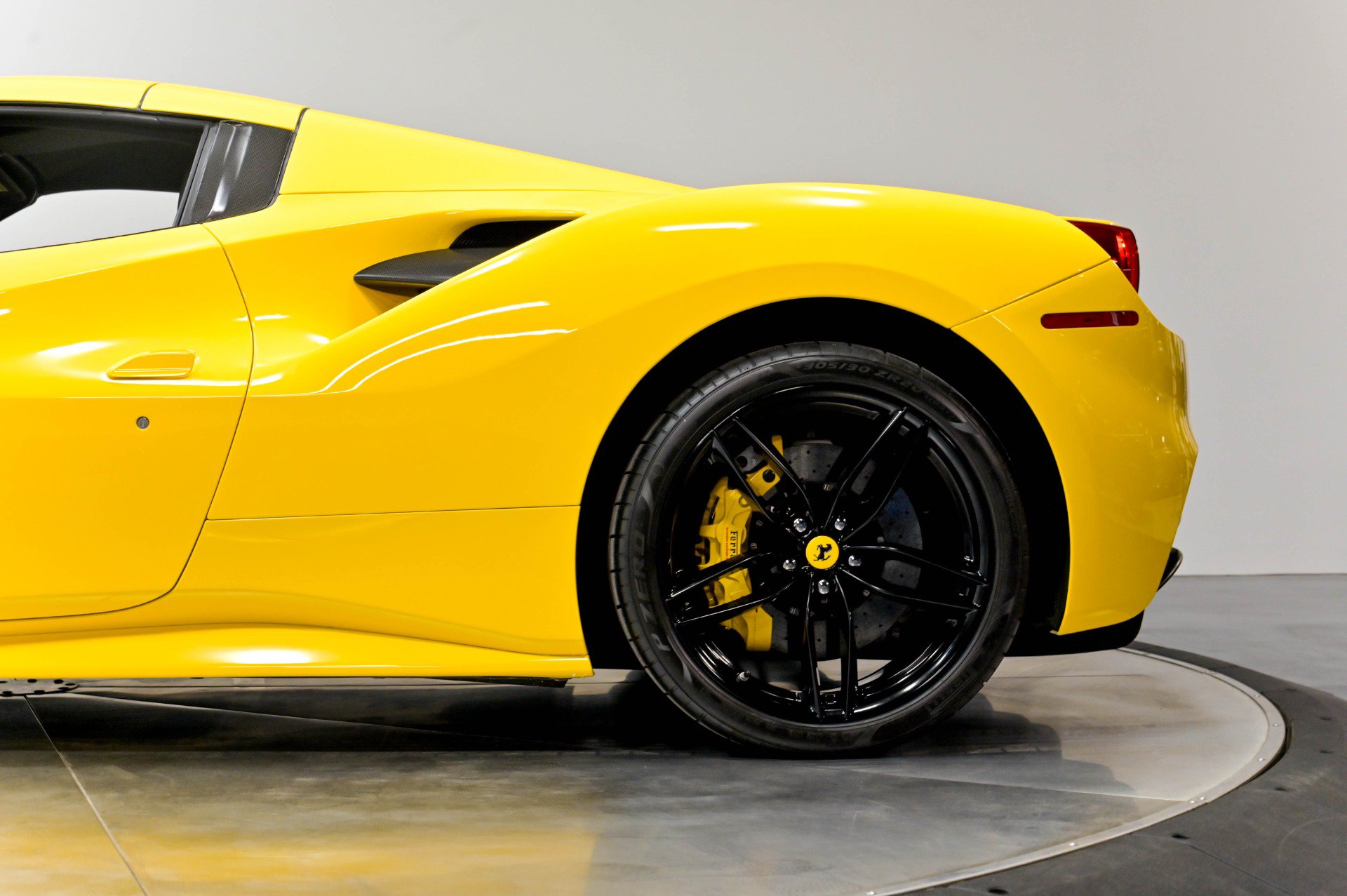Used 2017 Ferrari 488 Spider RWD image 52