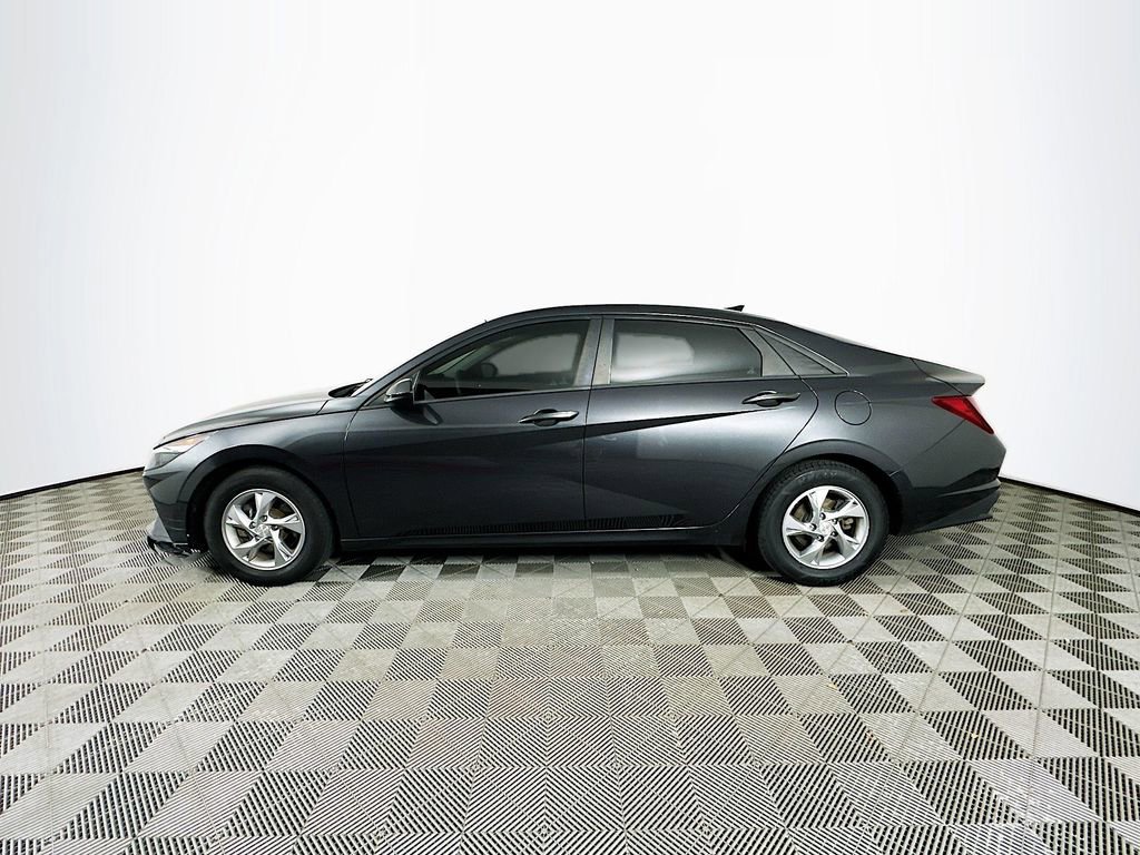 Used 2022 Hyundai Elantra SE FWD image 6