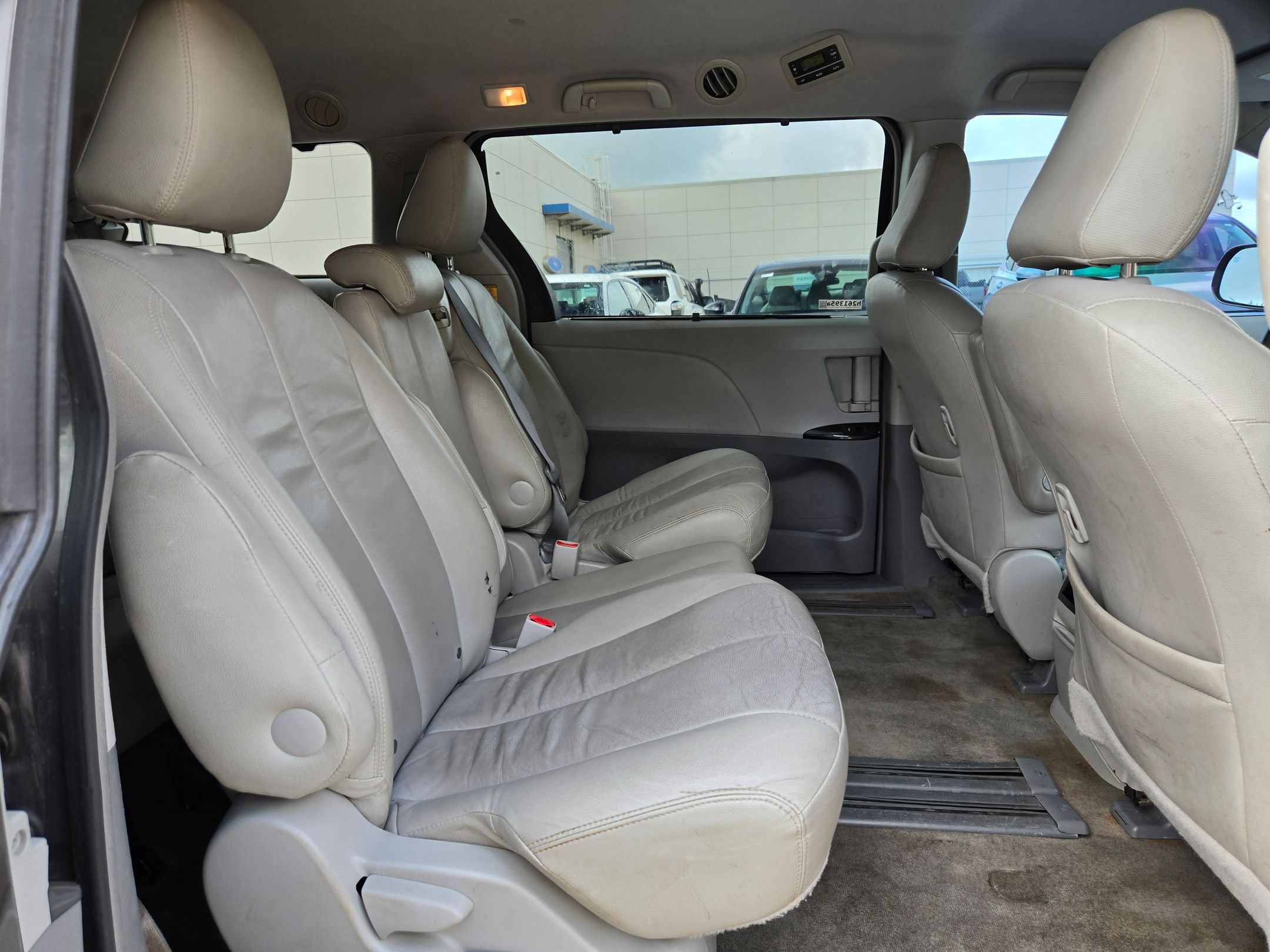 Used 2013 Toyota Sienna LE FWD image 24