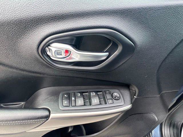 Used 2020 Jeep Cherokee Latitude image 10