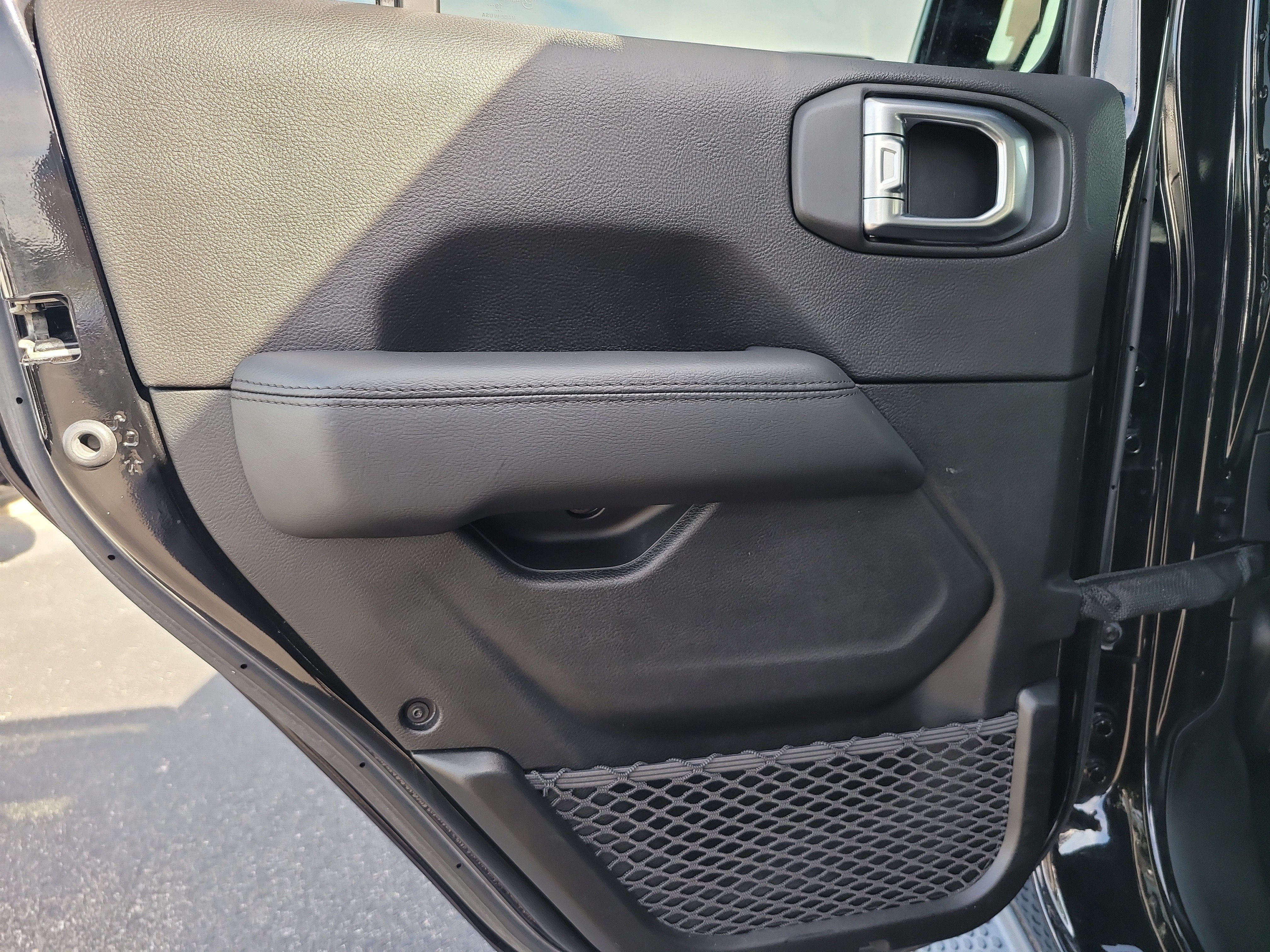 Used 2020 Jeep Wrangler Unlimited Sahara AWD/4WD image 10