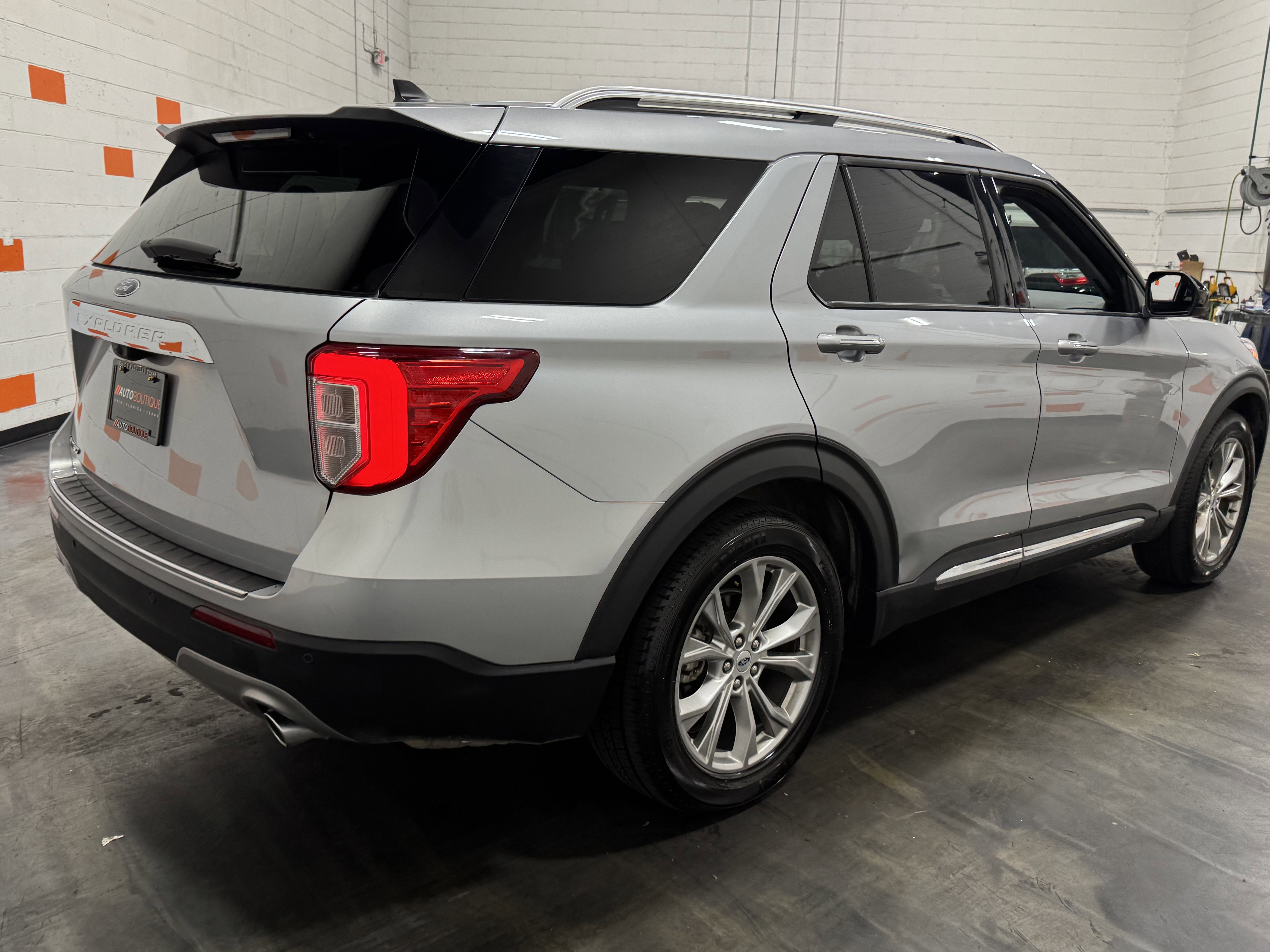 Used 2024 Ford Explorer Limited image 12