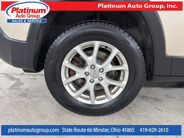 Used 2015 Jeep Cherokee Latitude w/ Comfort/Convenience Group AWD/4WD image 50