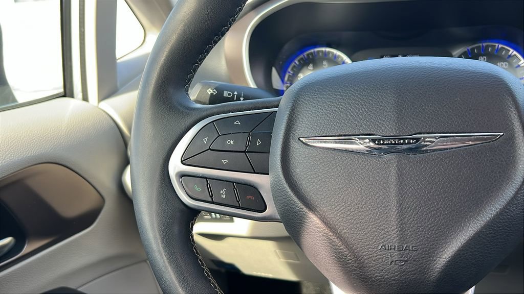 Used 2023 Chrysler Voyager LX image 24