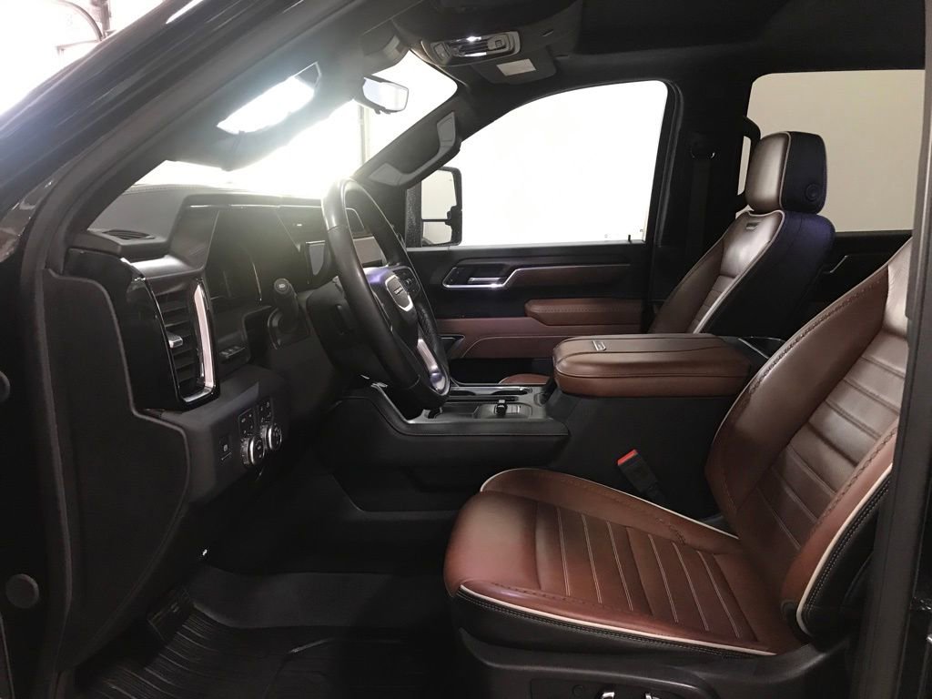 Used 2025 GMC Sierra 3500 Denali Ultimate image 11