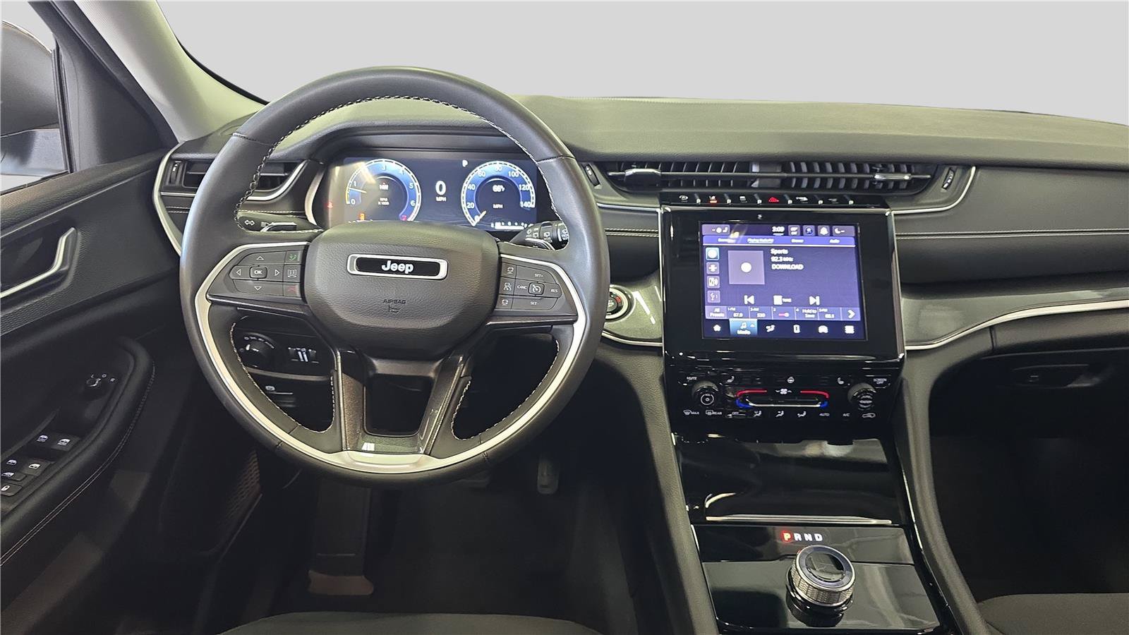 Used 2023 Jeep Grand Cherokee Laredo w/ Luxury Tech Group I AWD/4WD image 9