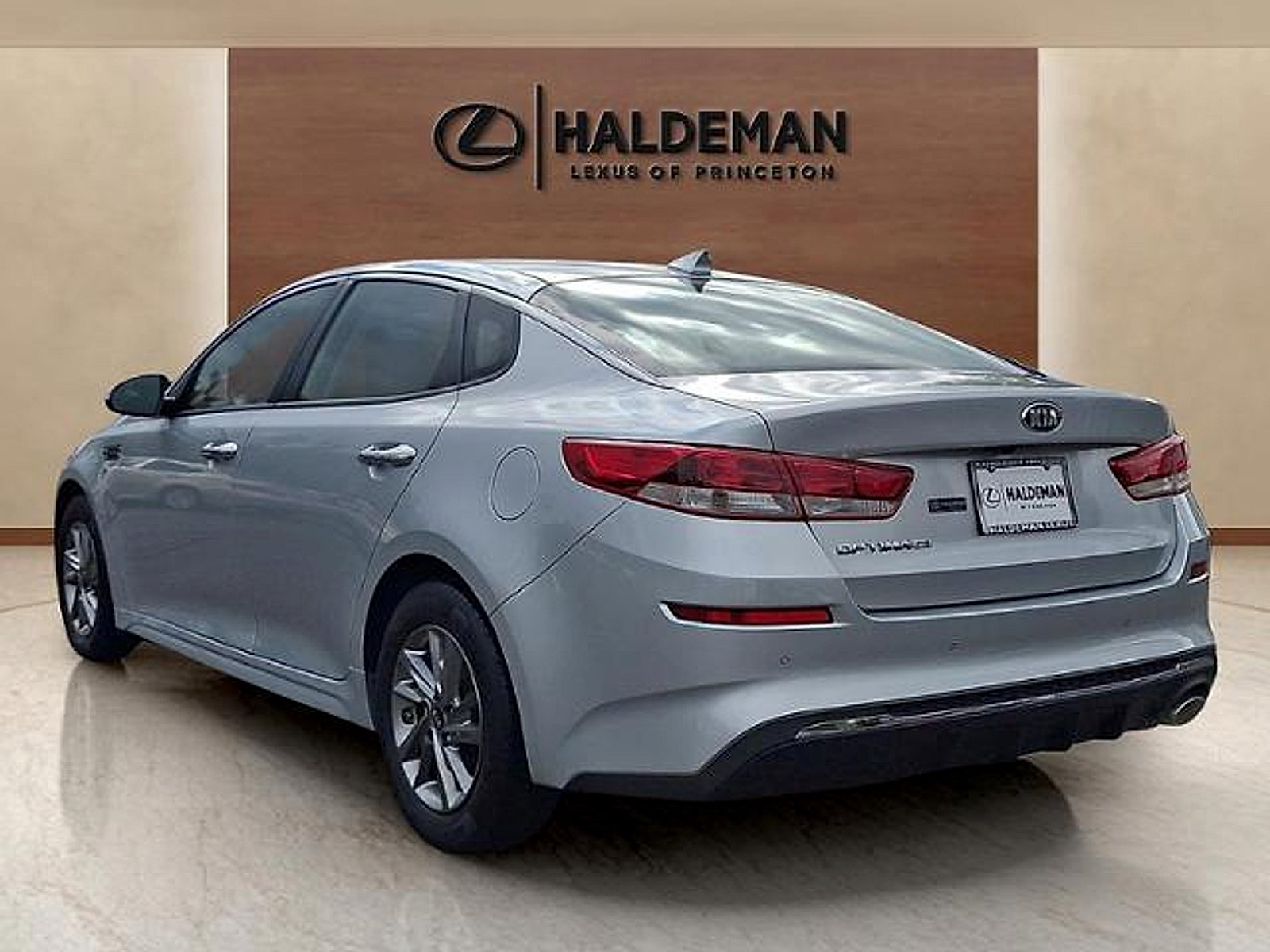 Used 2019 Kia Optima LX FWD image 5