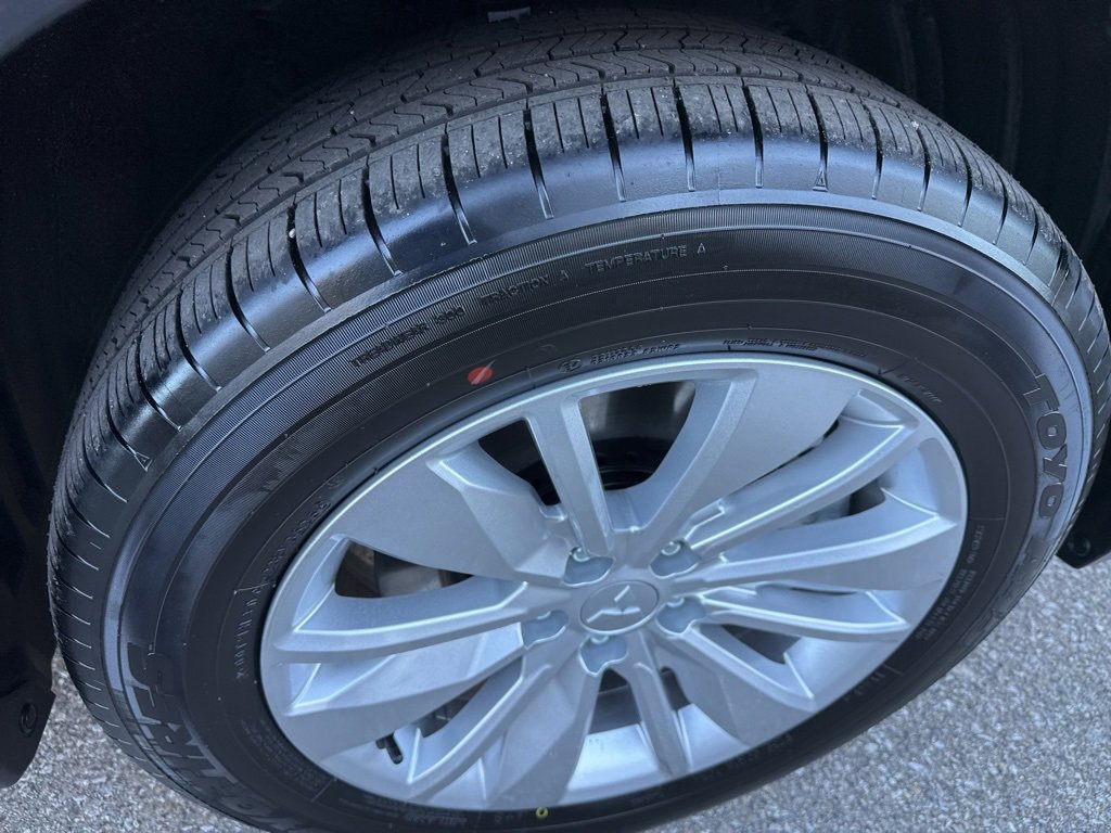 New 2025 Mitsubishi Outlander ES image 12