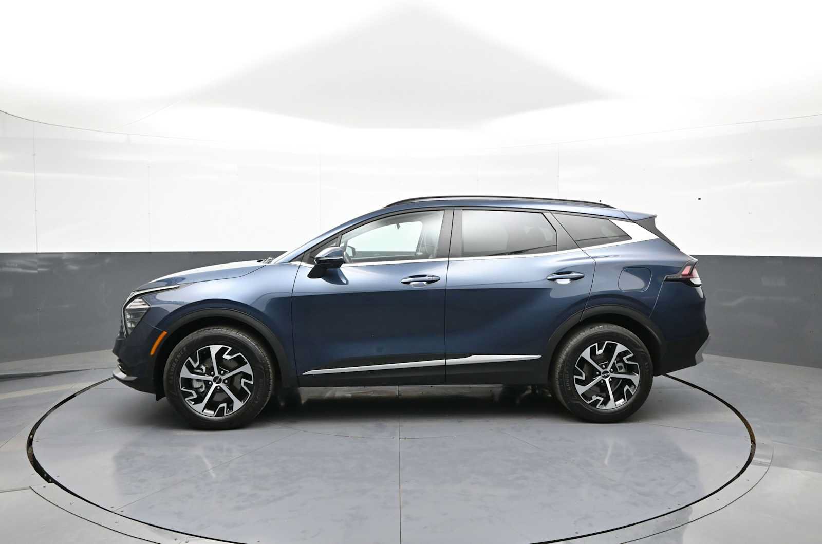 Used 2025 Kia Sportage EX w/ EX Premium Package AWD/4WD image 9