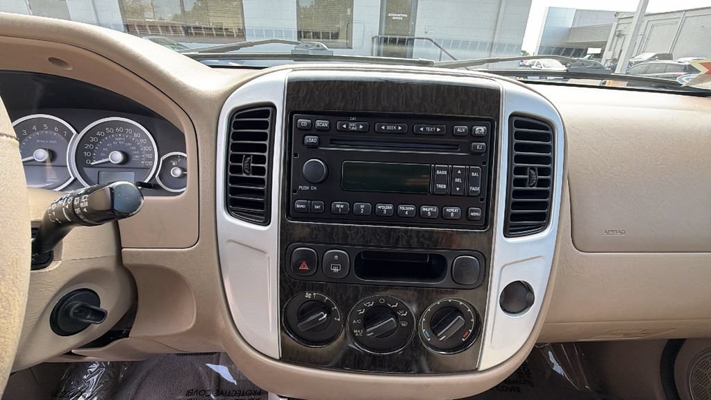 Used 2005 Mercury Mariner Luxury FWD image 20