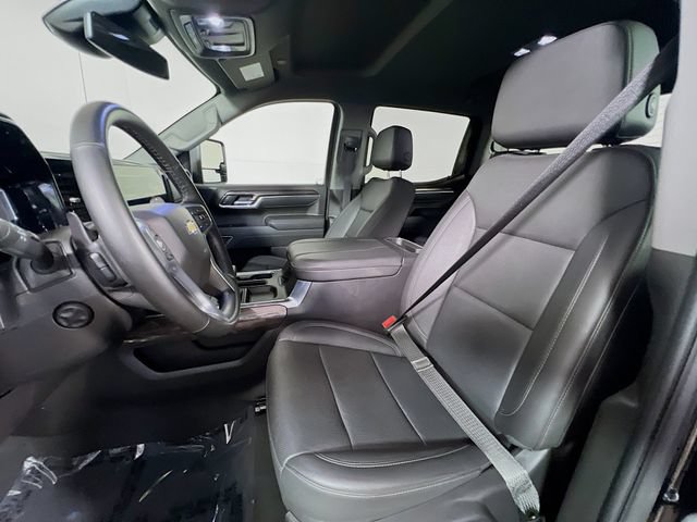 Used 2025 Chevrolet Silverado 1500 LTZ AWD/4WD image 14
