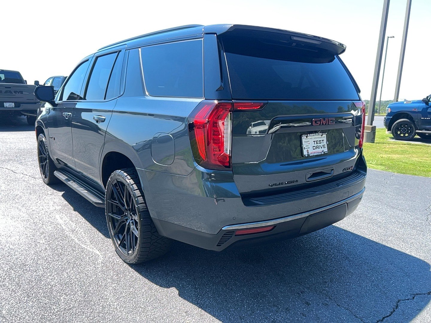 Used 2021 GMC Yukon AT4 w/ Rear Media and Nav Package AWD/4WD image 7