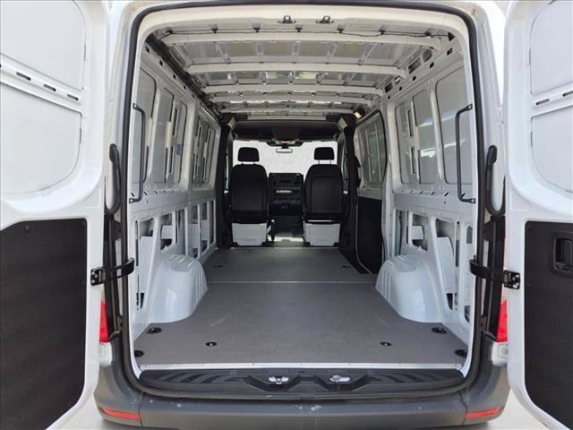 Used 2025 Mercedes-Benz Sprinter 2500 image 16