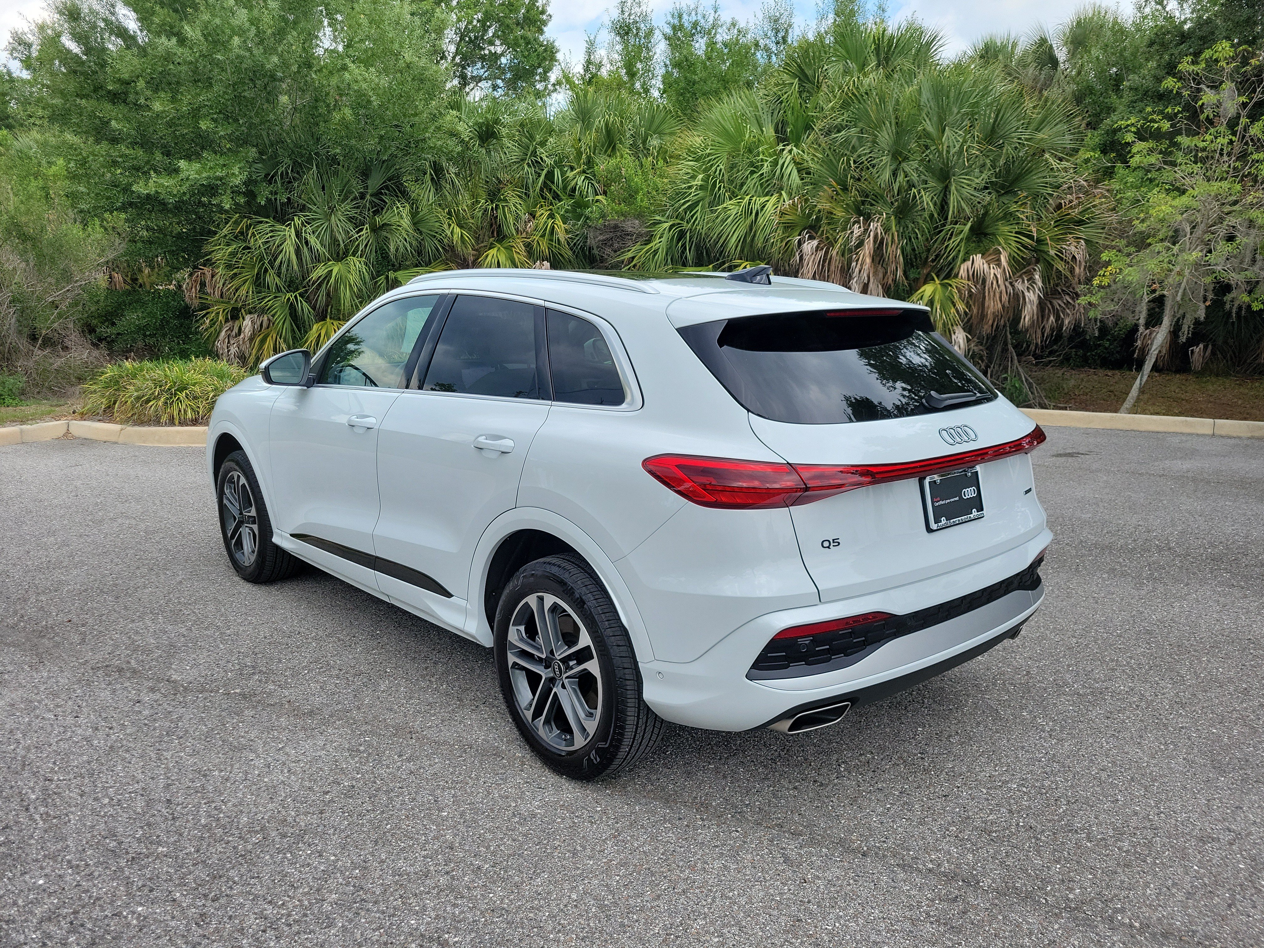 Certified 2025 Audi Q5 Premium w/ 19" Wheel Package AWD/4WD image 6