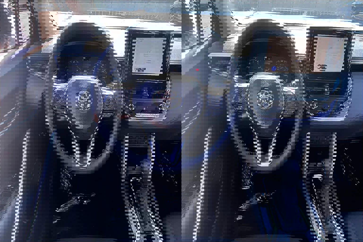 Used 2024 Toyota Corolla Cross LE w/ Moonroof Package image 6