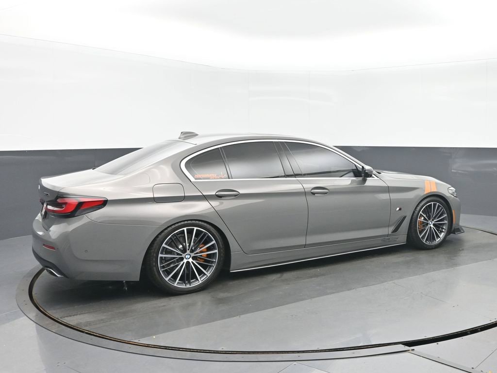 Used 2021 BMW 530i w/ Premium Package RWD image 3