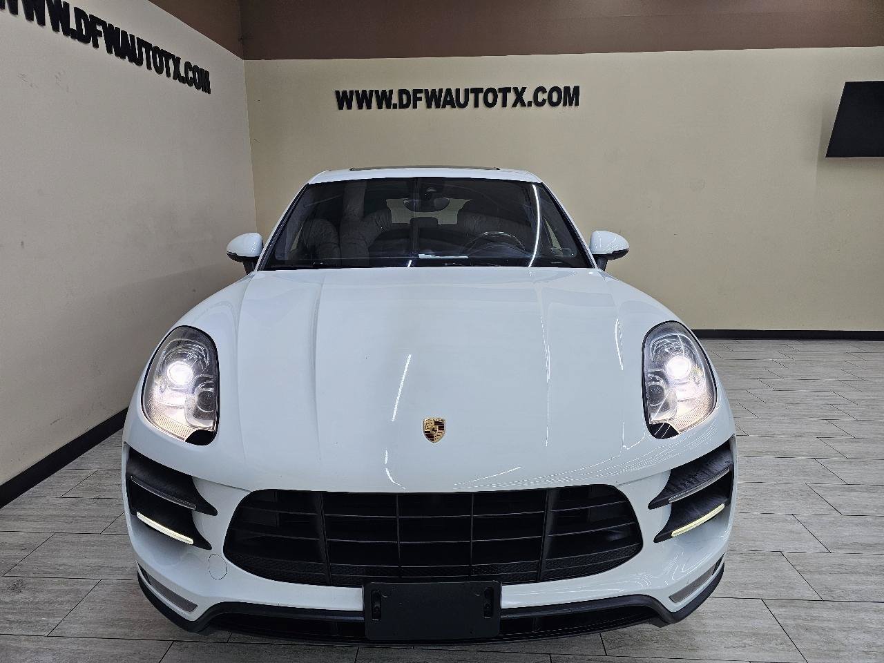 Used 2017 Porsche Macan Turbo AWD/4WD image 3