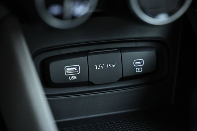 Used 2024 Hyundai Venue SEL image 38