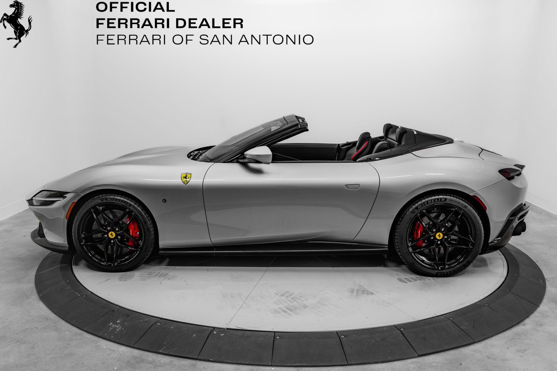 Certified 2025 Ferrari Roma Spider RWD image 3