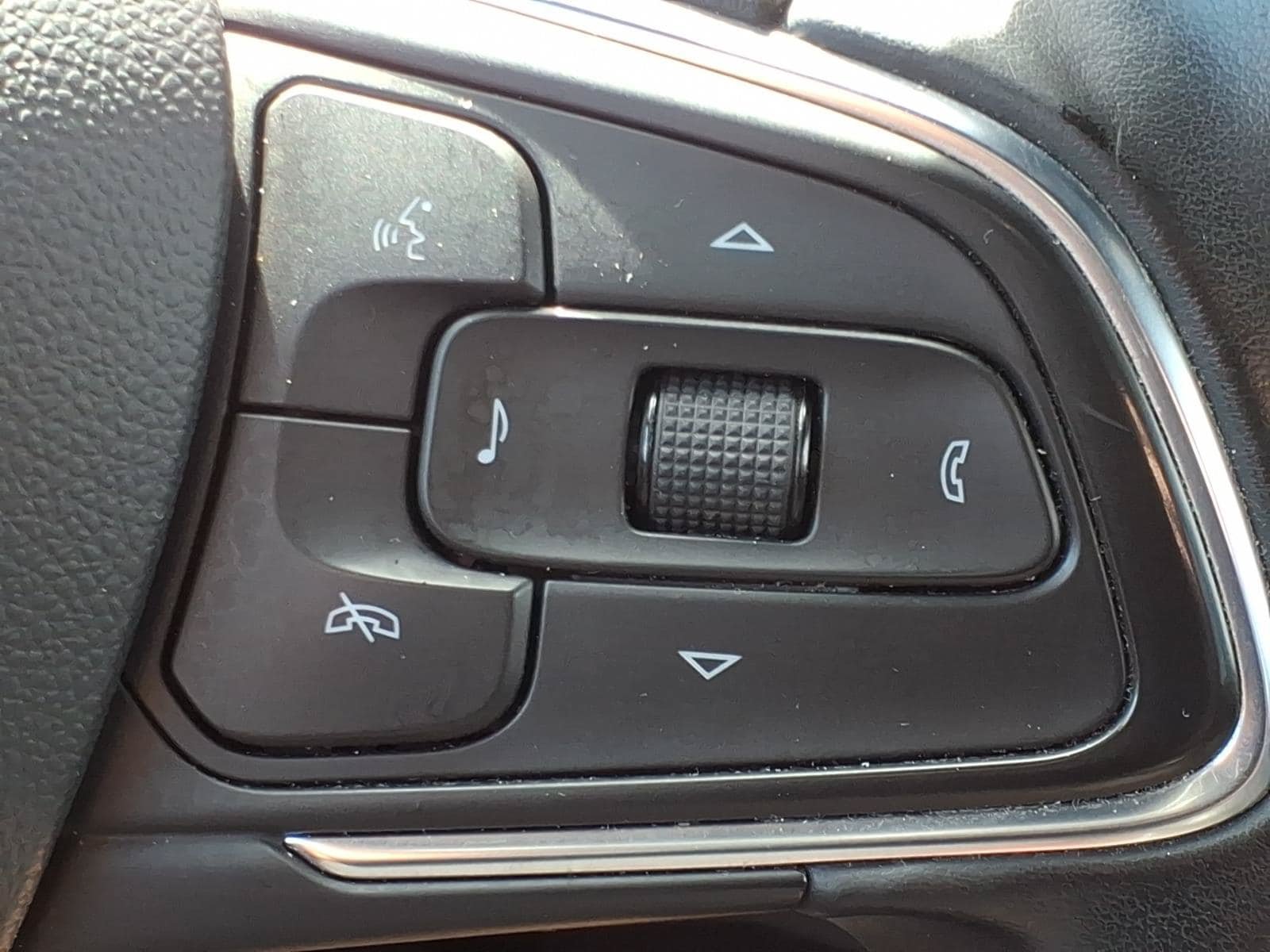 Used 2024 Buick Envista Sport Touring w/ Convenience I Package FWD image 17
