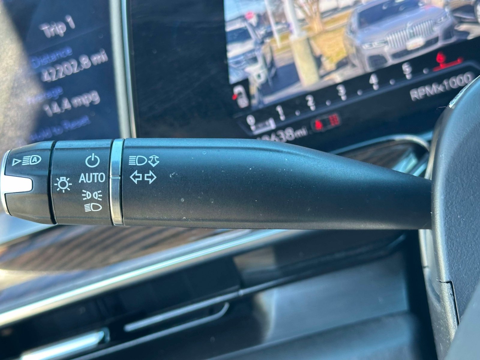 Certified 2022 Cadillac Escalade Premium Luxury Platinum image 19