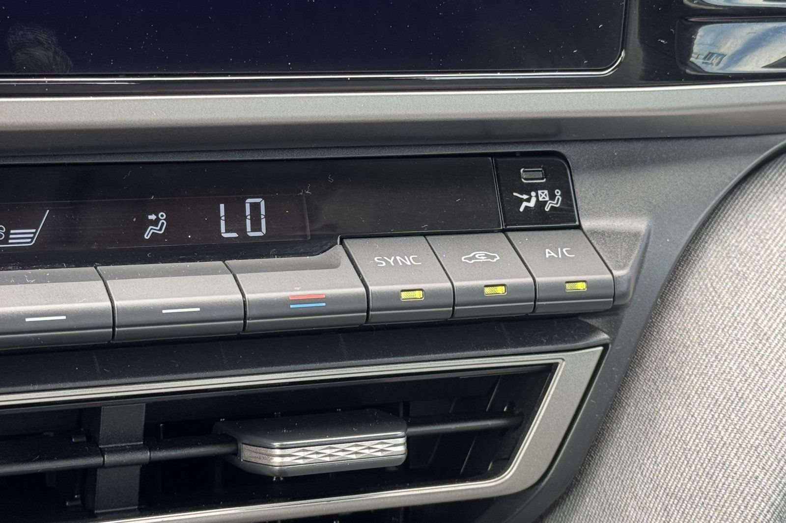 Used 2025 Toyota Camry LE FWD image 19