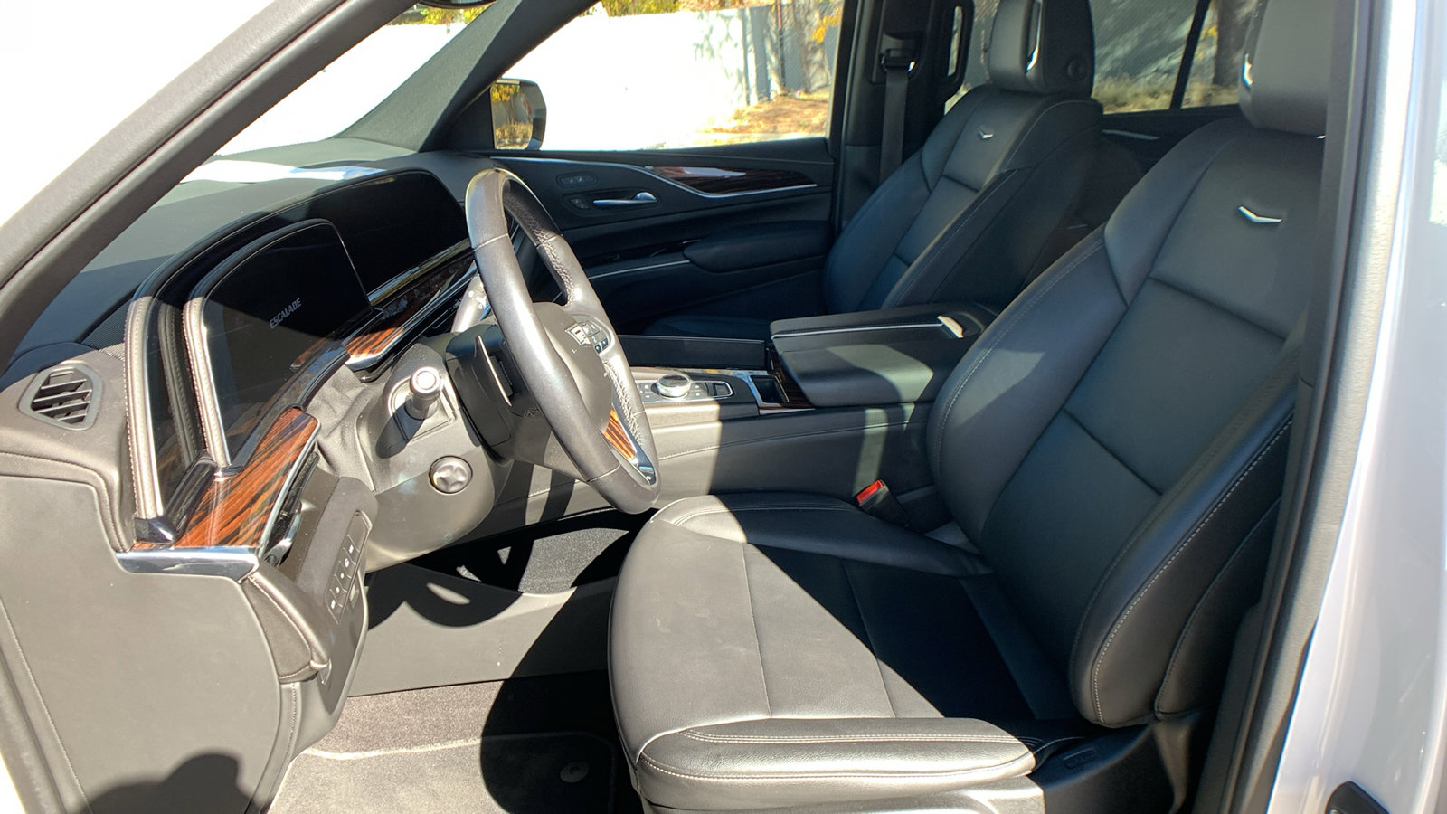 Used 2022 Cadillac Escalade Luxury image 12