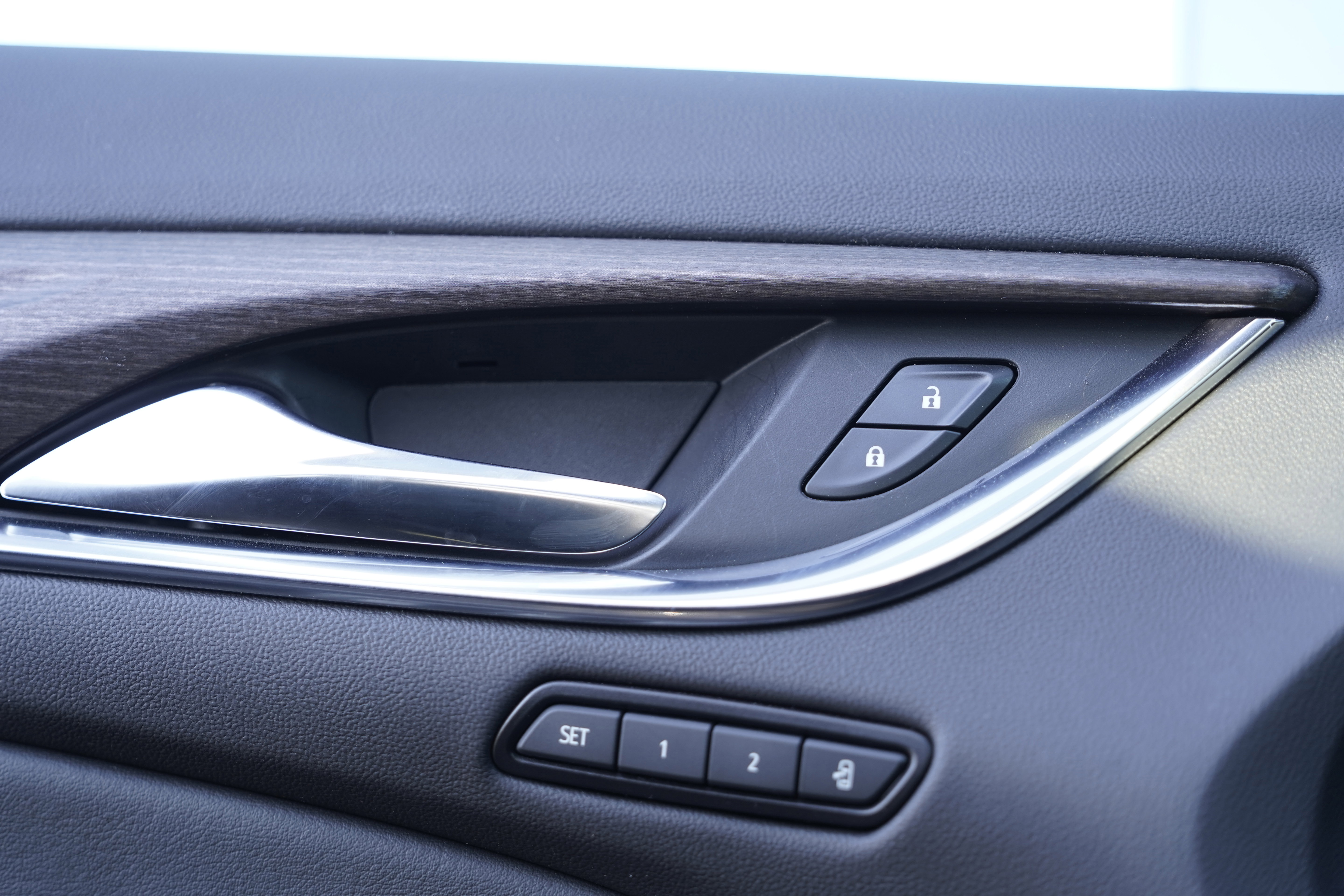 Used 2024 Buick Enclave Avenir w/ Avenir Technology Package image 16