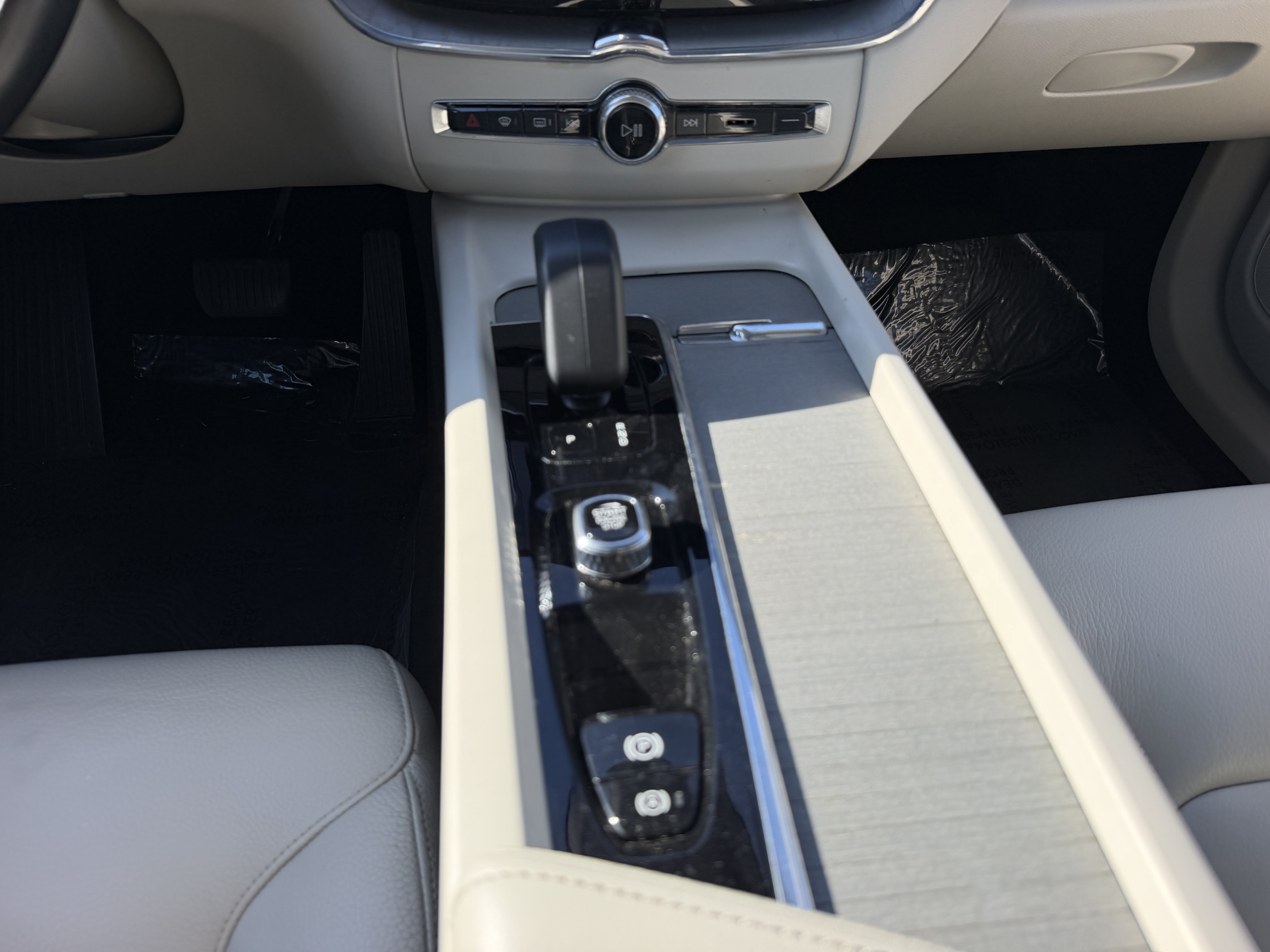 Certified 2024 Volvo XC60 B5 Plus w/ Protection Package Premier AWD/4WD image 16