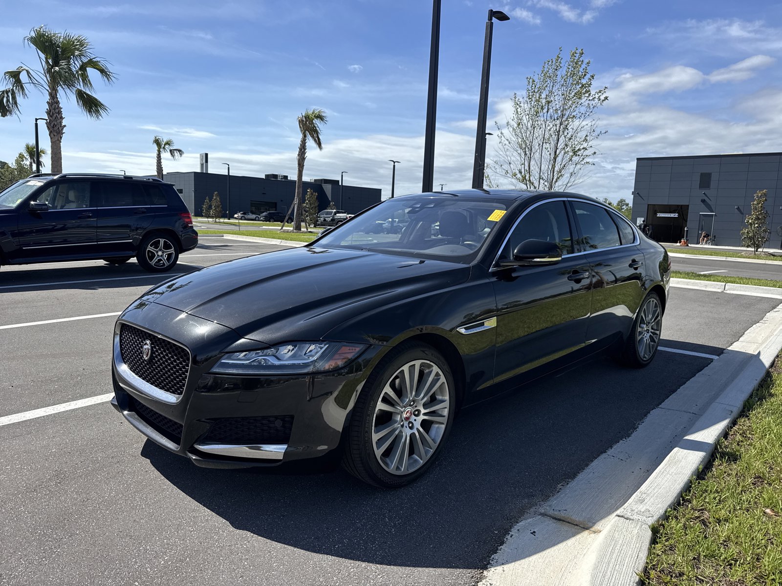 Used 2020 Jaguar XF Premium RWD image 4