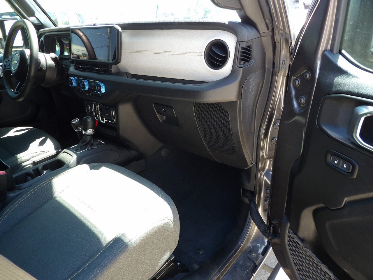 Used 2024 Jeep Wrangler Unlimited Sport image 8