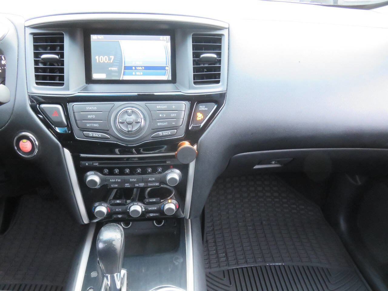 Used 2013 Nissan Pathfinder SV image 16