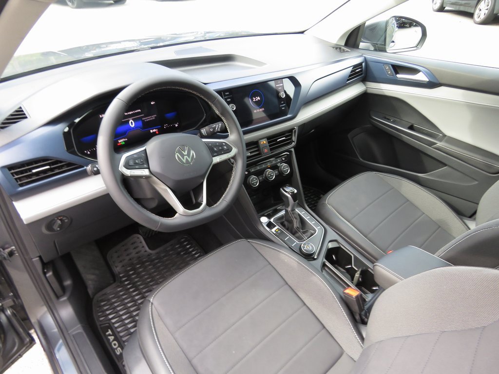 Used 2024 Volkswagen Taos SE w/ Panoramic Sunroof Package image 12