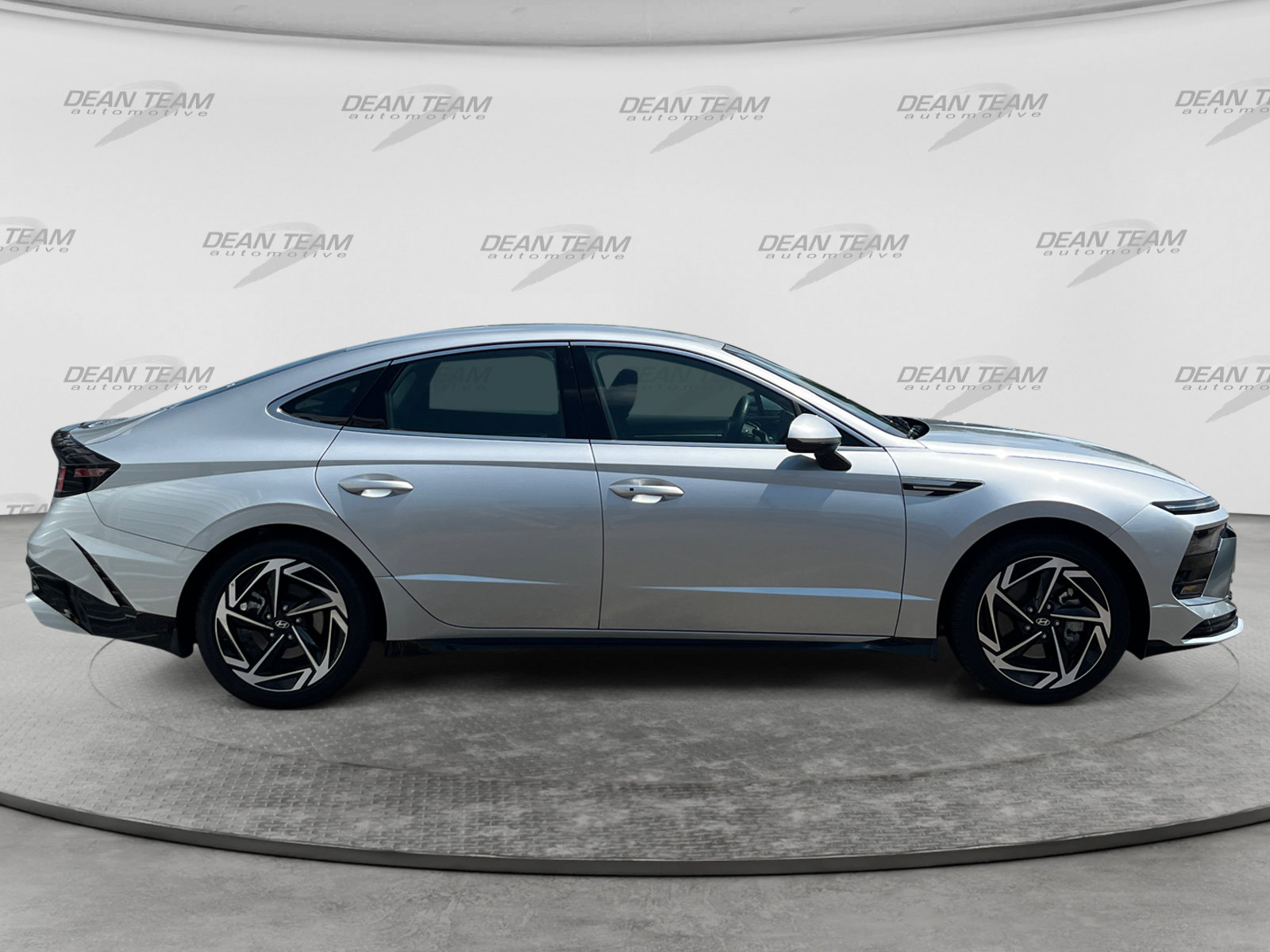 Used 2026 Hyundai Sonata SEL FWD image 9