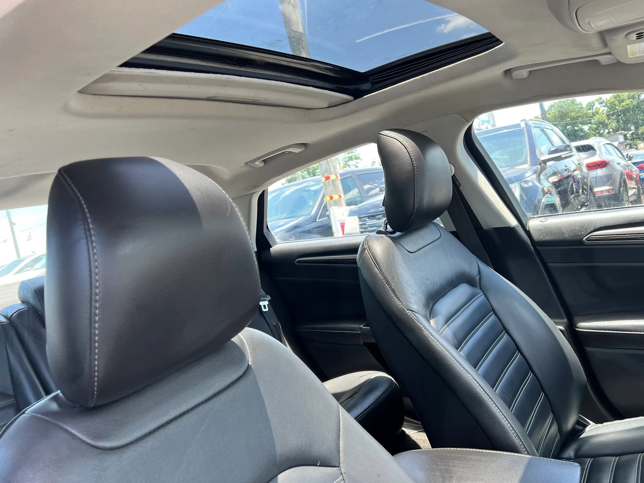 Used 2014 Ford Fusion SE w/ Equipment Group 202A FWD image 18