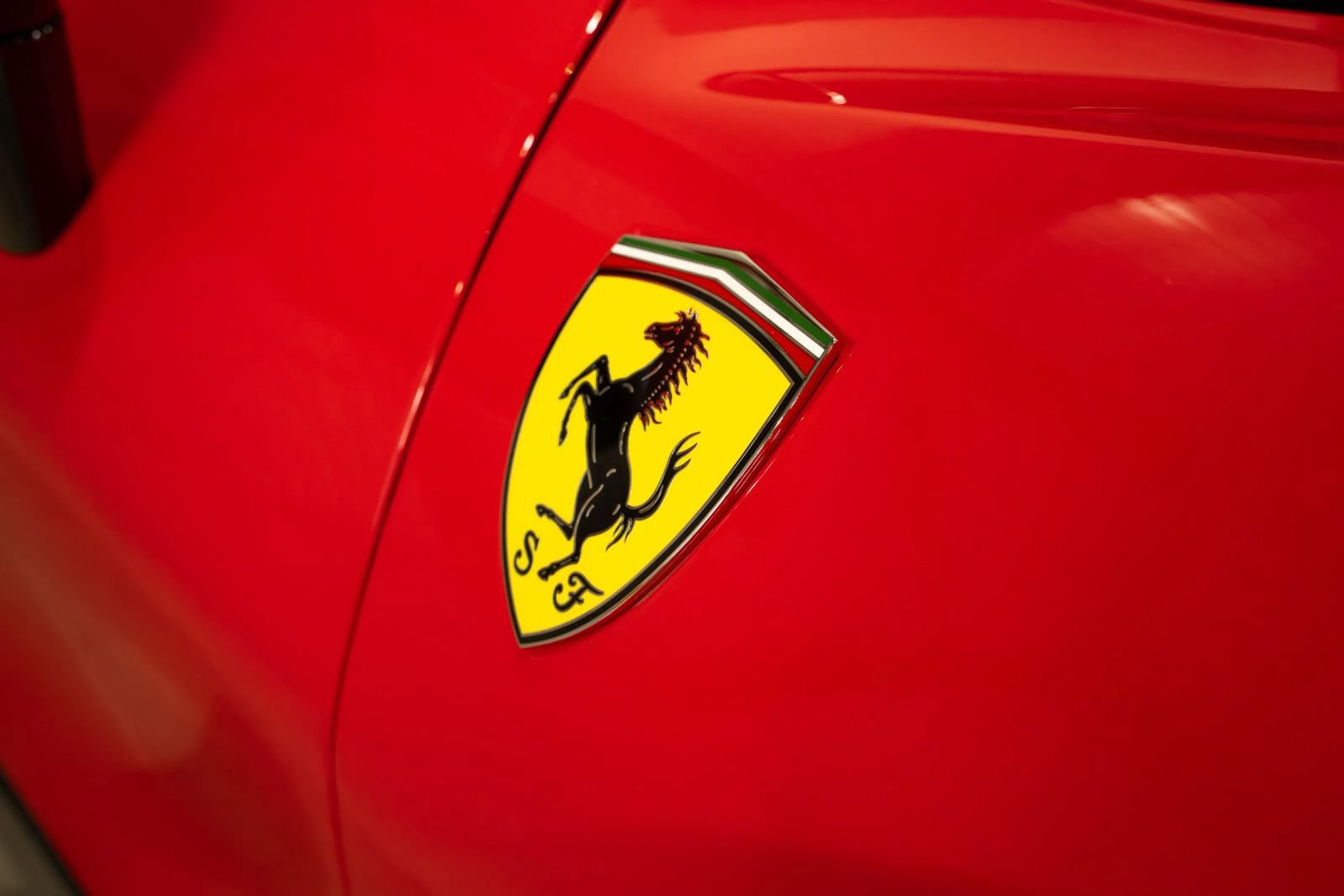 Used 2023 Ferrari SF90 Spider AWD/4WD image 16