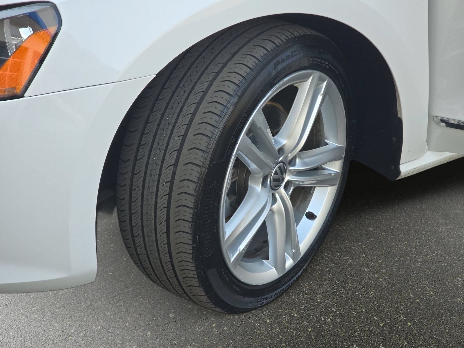 Used 2015 Volkswagen Passat 1.8T SEL Premium FWD image 34