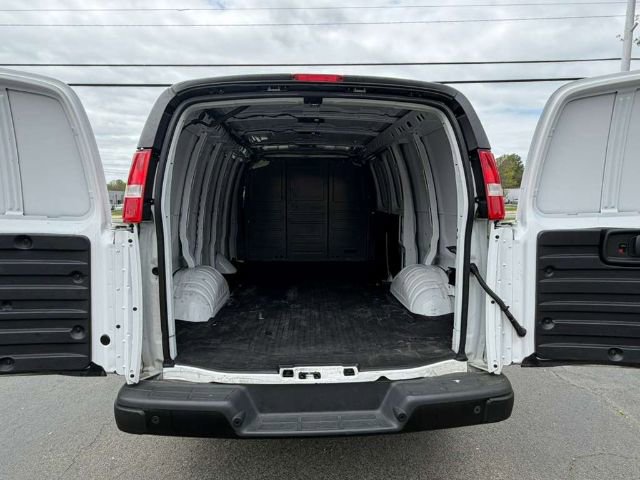 Used 2023 GMC Savana 2500 w/ Driver Convenience Package image 7