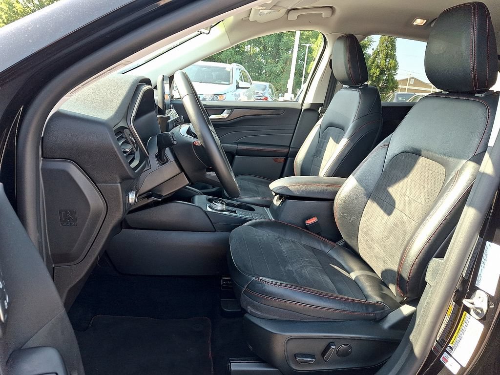 Used 2022 Ford Escape SEL w/ SEL Stealth AWD Package image 15